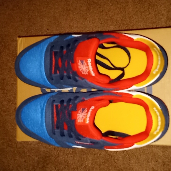 Reeboks - Picture 4 of 5